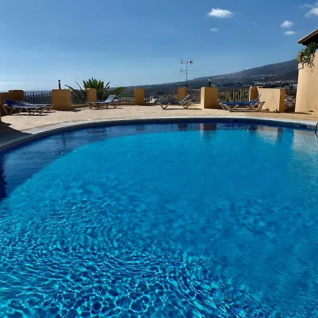 Dom wakacyjny Morden House With Ocean View Pool, Air Con *