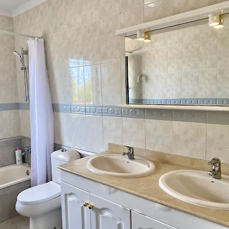 Morden House With Ocean View Pool, Air Con بيت للعطل