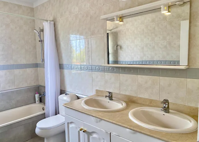 Morden House With Ocean View Pool, Air Con Ferienhaus