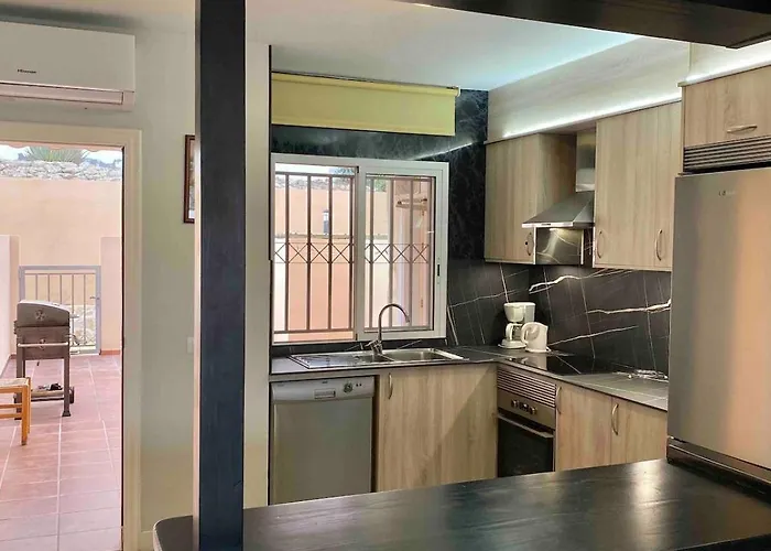 Morden House With Ocean View Pool, Air Con Будинок відпочинку Адехе